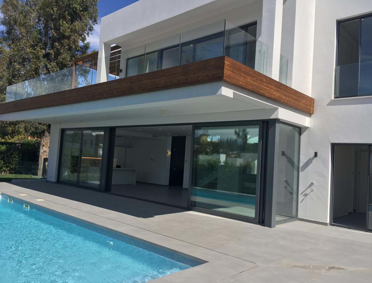 Villa For Sale in Estepona, Málaga