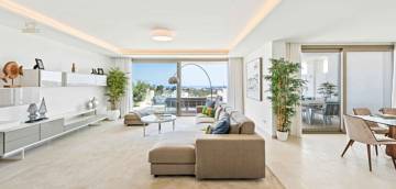 Apartment For Sale in Nueva Andalucia, Málaga