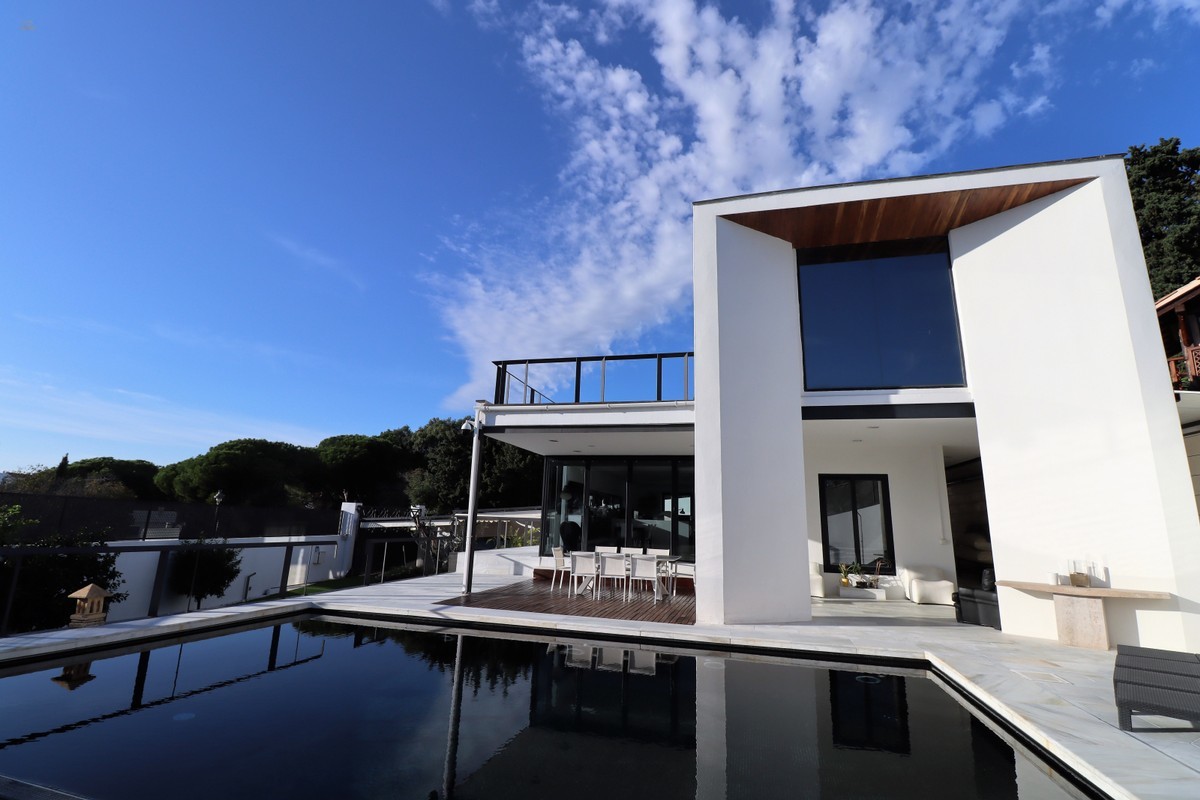 Villa For Sale in Cabopino, Málaga