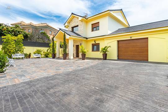 Villa For Sale in Benalmadena, Málaga