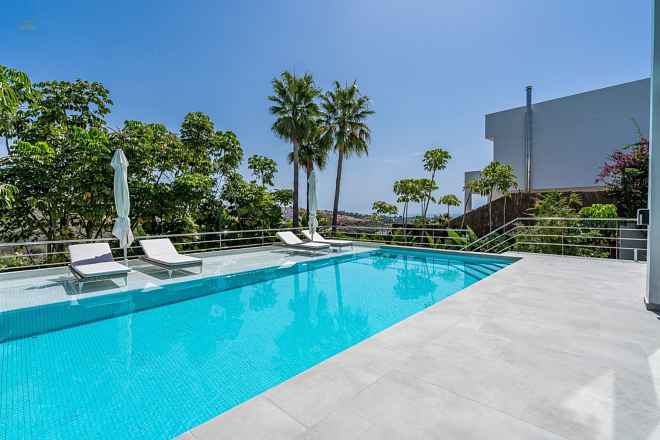  Marbella Villa ES131573