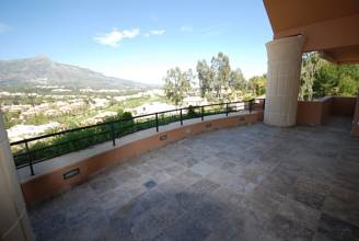 Thumbnail von Villa For Sale in Nueva Andalucia, Málaga