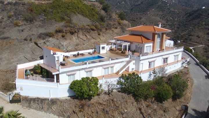 Villa For Sale in Vélez-Málaga, Málaga