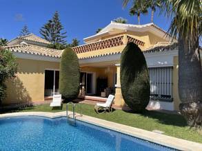 Thumbnail von Villa For Sale in Bahia de Marbella, Málaga
