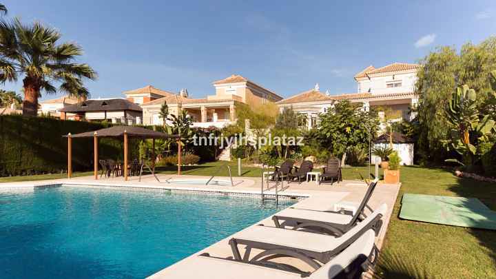  Santa Clara Villa ES80948