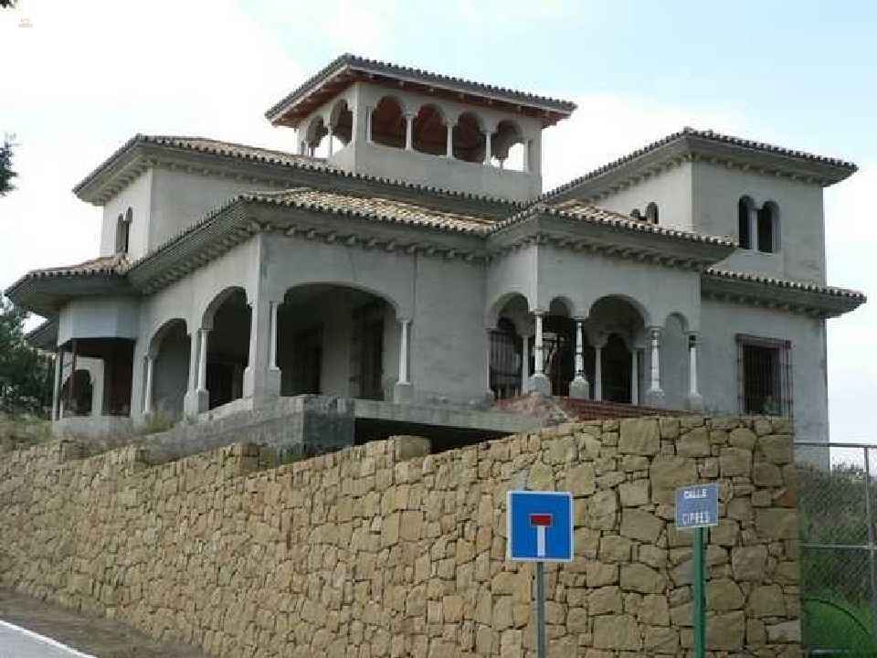 Villa For Sale in El Paraiso, Málaga