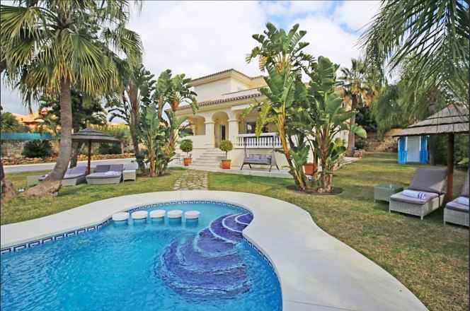 Villa For Sale in New Golden Mile, Málaga 