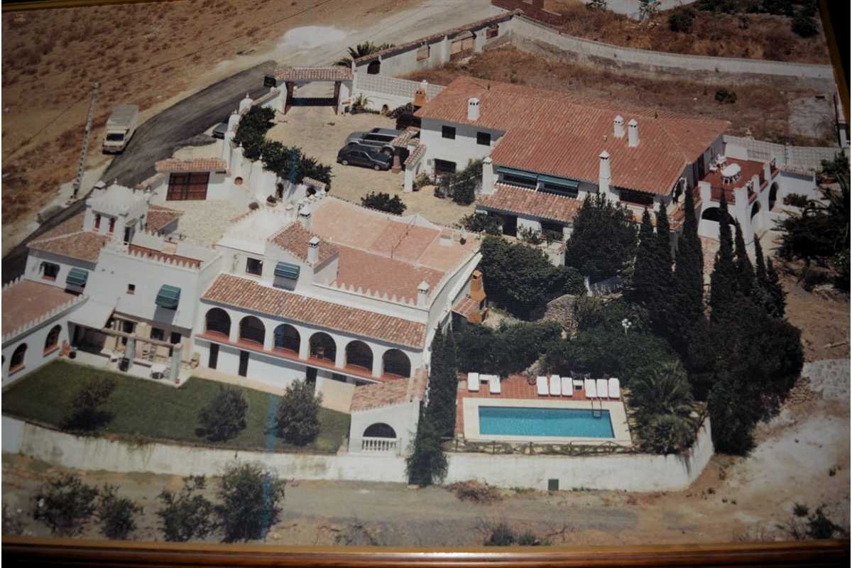 Villa For Sale in Alcaucin, Málaga