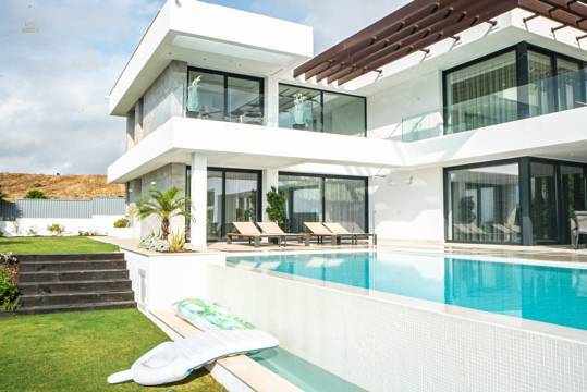 Villa For Sale in Estepona, Málaga