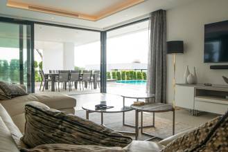 Thumbnail von Villa For Sale in Estepona, Málaga