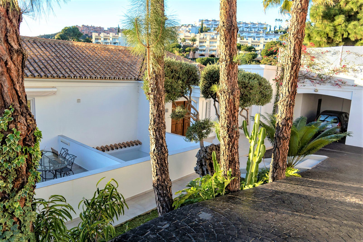 Thumbnail von Villa For Sale in Calahonda, Málaga