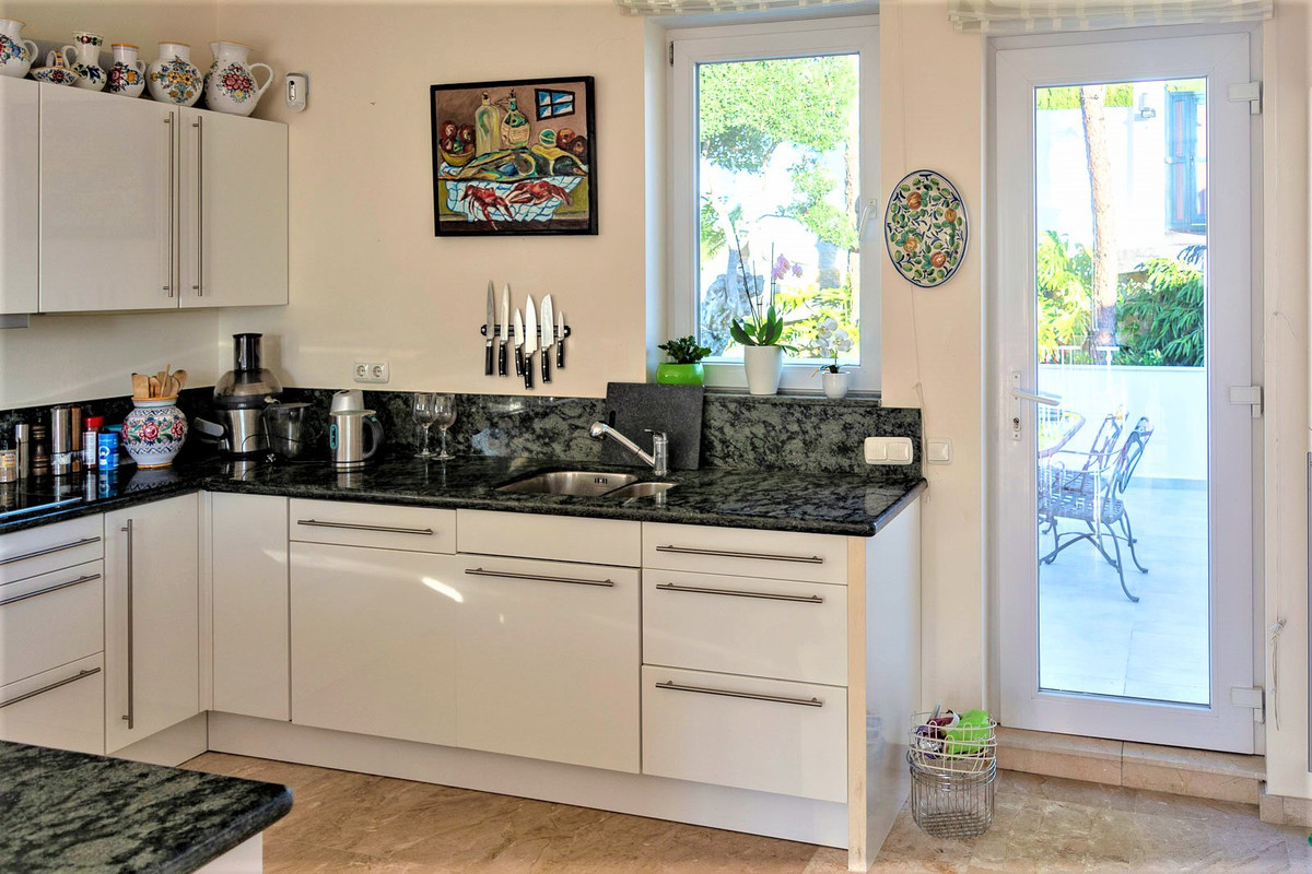 Thumbnail von Villa For Sale in Calahonda, Málaga