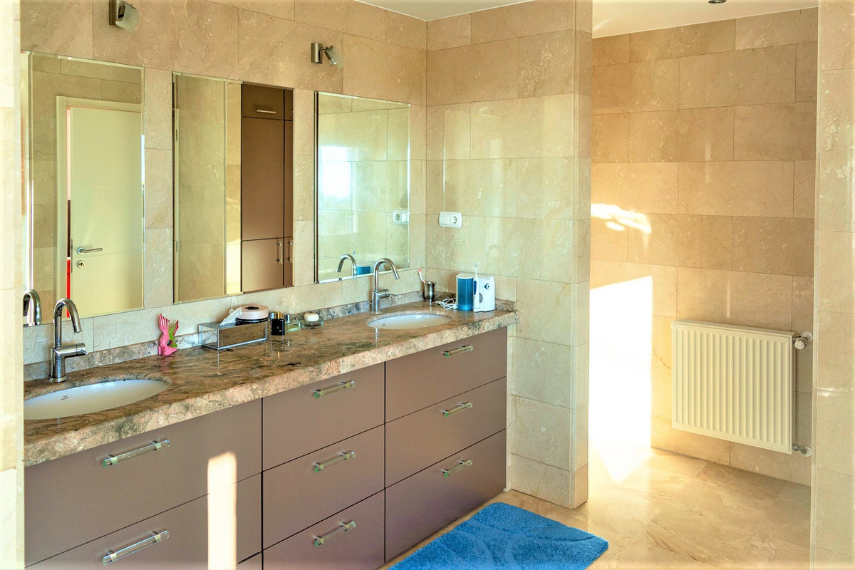 Thumbnail von Villa For Sale in Calahonda, Málaga