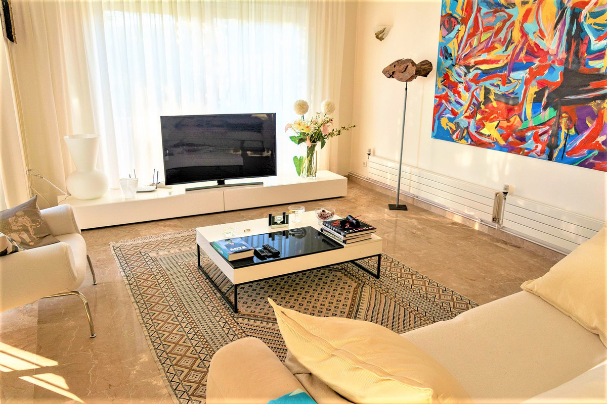 Thumbnail von Villa For Sale in Calahonda, Málaga