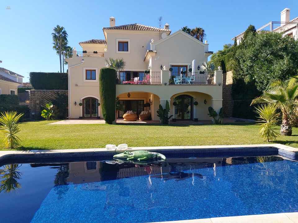 Villa For Sale in Estepona, Málaga