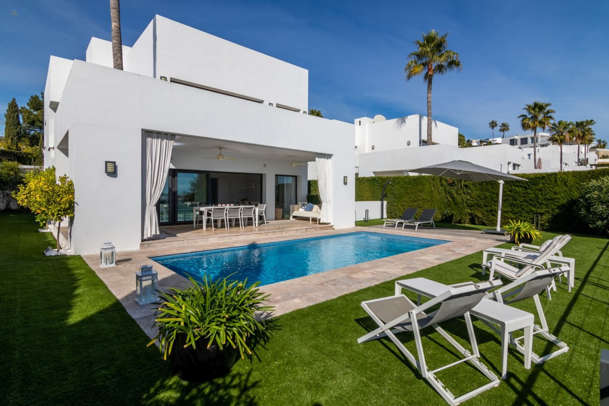 Villa For Sale in Benahavis, Málaga
