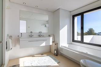 Thumbnail von Villa For Sale in Benahavis, Málaga