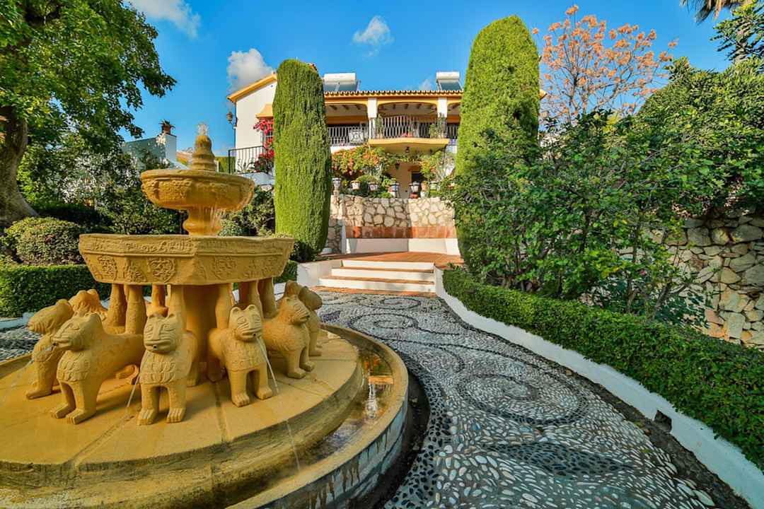 Villa For Sale in el Rosario, Málaga
