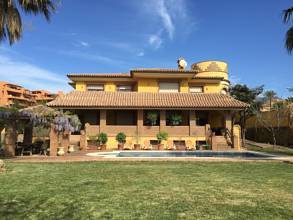 Thumbnail von Villa For Sale in Estepona, Málaga