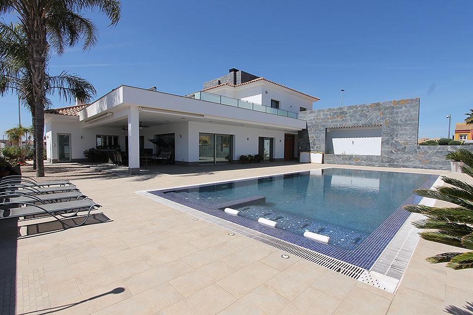 Villa For Sale in San Pedro del Pinatar, Murcia 