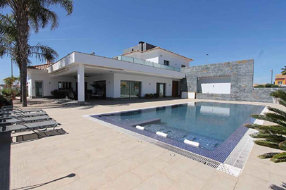 Villa For Sale in San Pedro del Pinatar, Murcia 