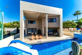 Thumbnail von Villa For Sale in Marbella, Málaga