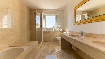 Thumbnail von Villa For Sale in Santa Clara, Málaga