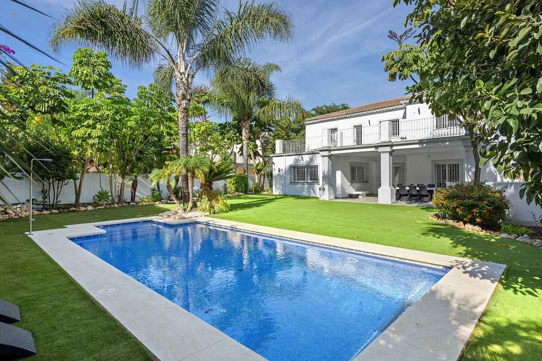 Villa For Sale in San Pedro de Alcántara, Málaga