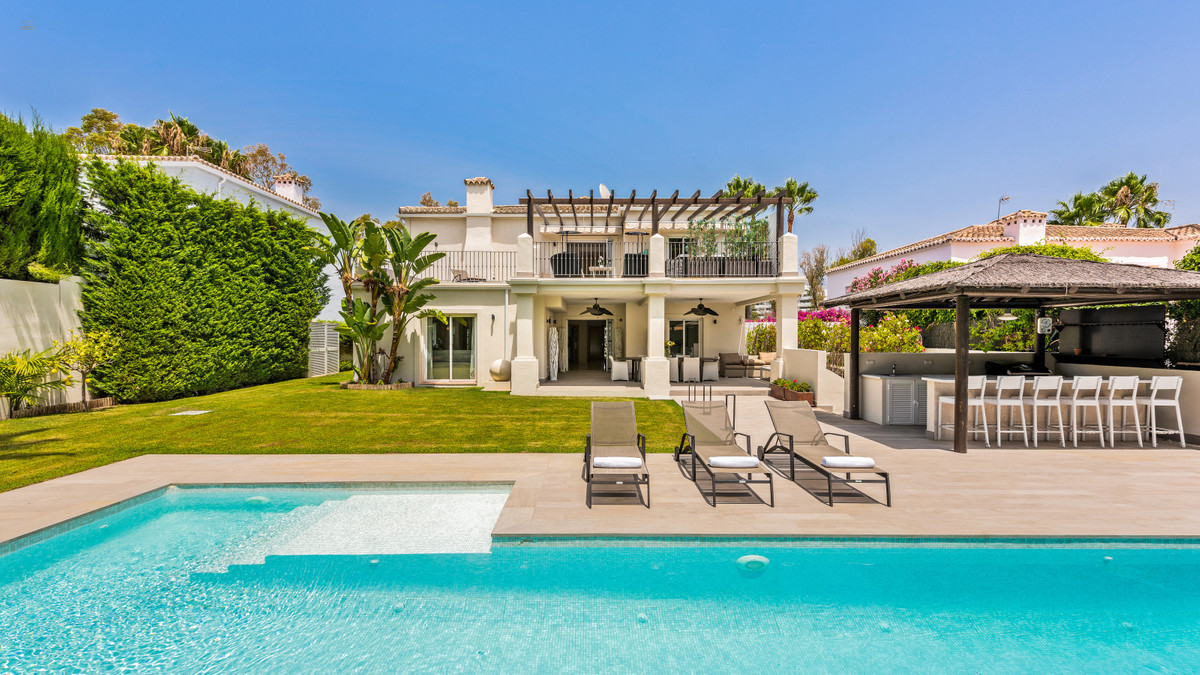 Villa For Sale in San Pedro de Alcántara, Málaga