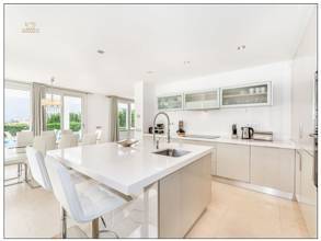 Thumbnail von Villa For Sale in Estepona, Málaga