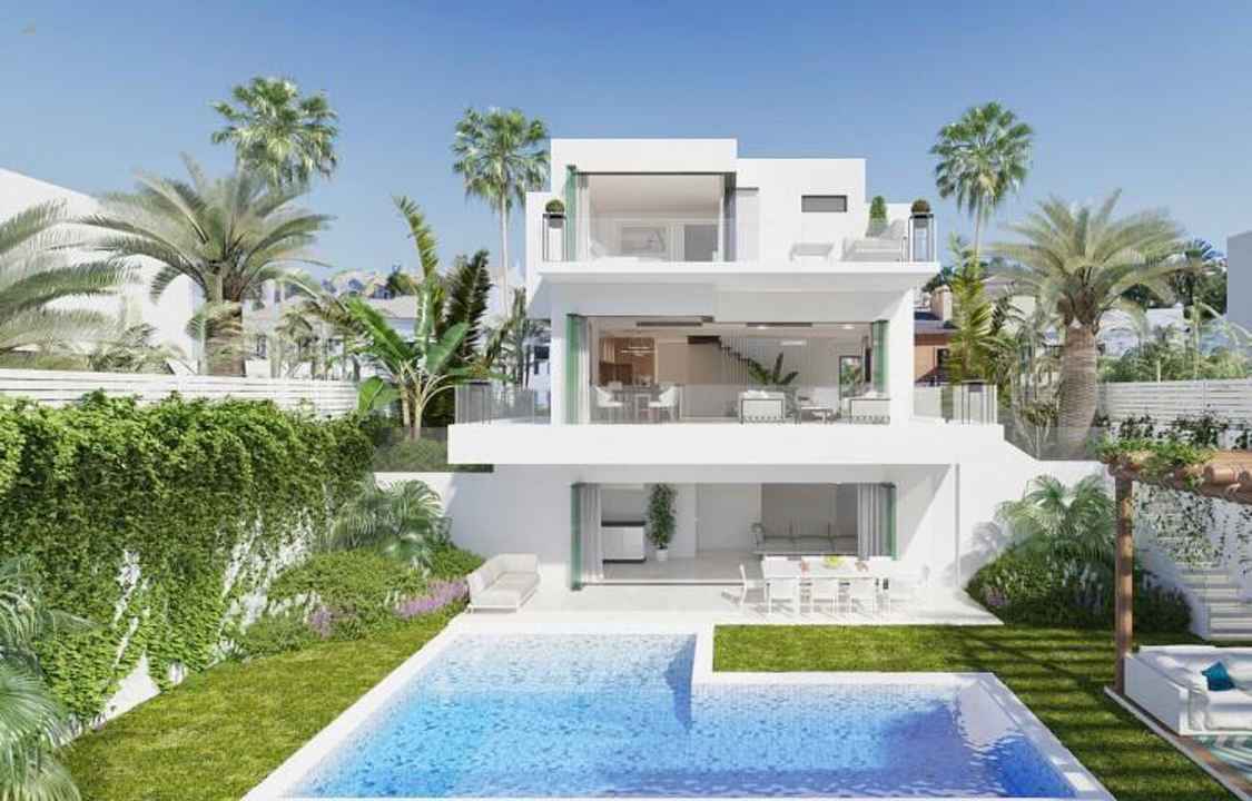 Villa For Sale in Nueva Andalucia, Málaga