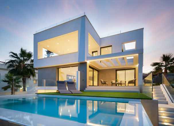 Villa For Sale in Estepona, Málaga