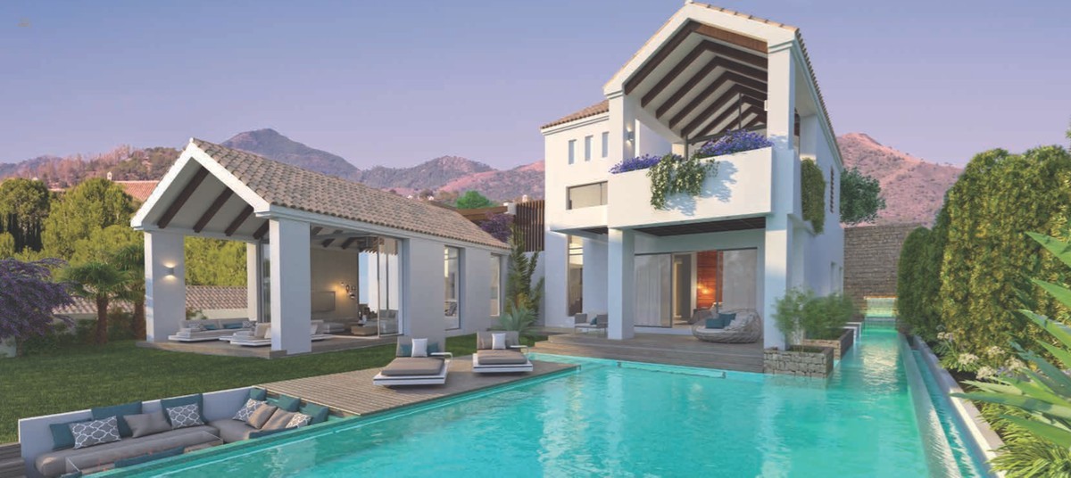 Villa For Sale in Estepona, Málaga