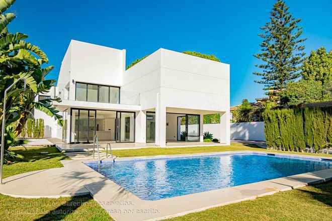 Villa For Sale in San Pedro de Alcántara, Málaga