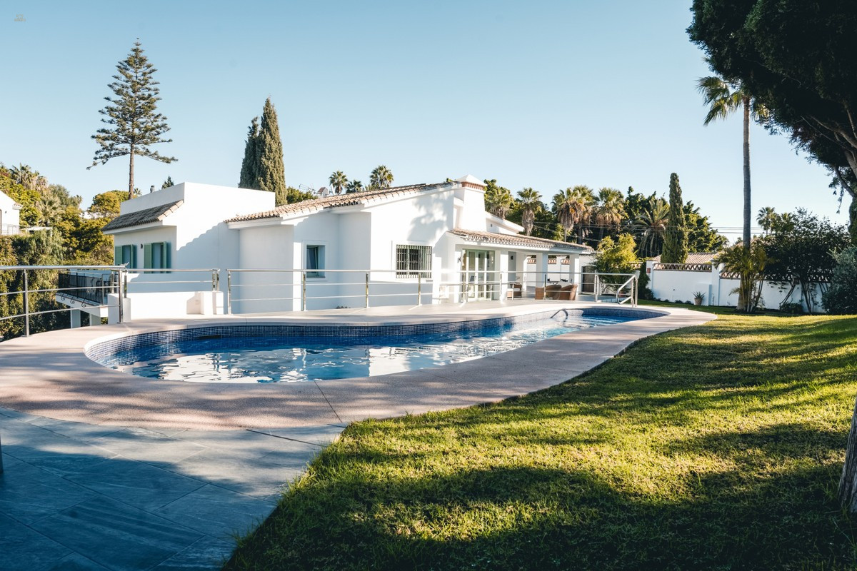Villa For Sale in Marbella, Málaga