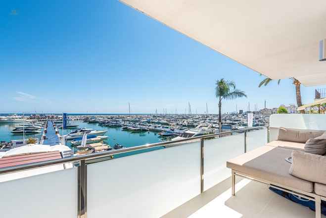 Apartment For Sale im Marbella, Málaga 