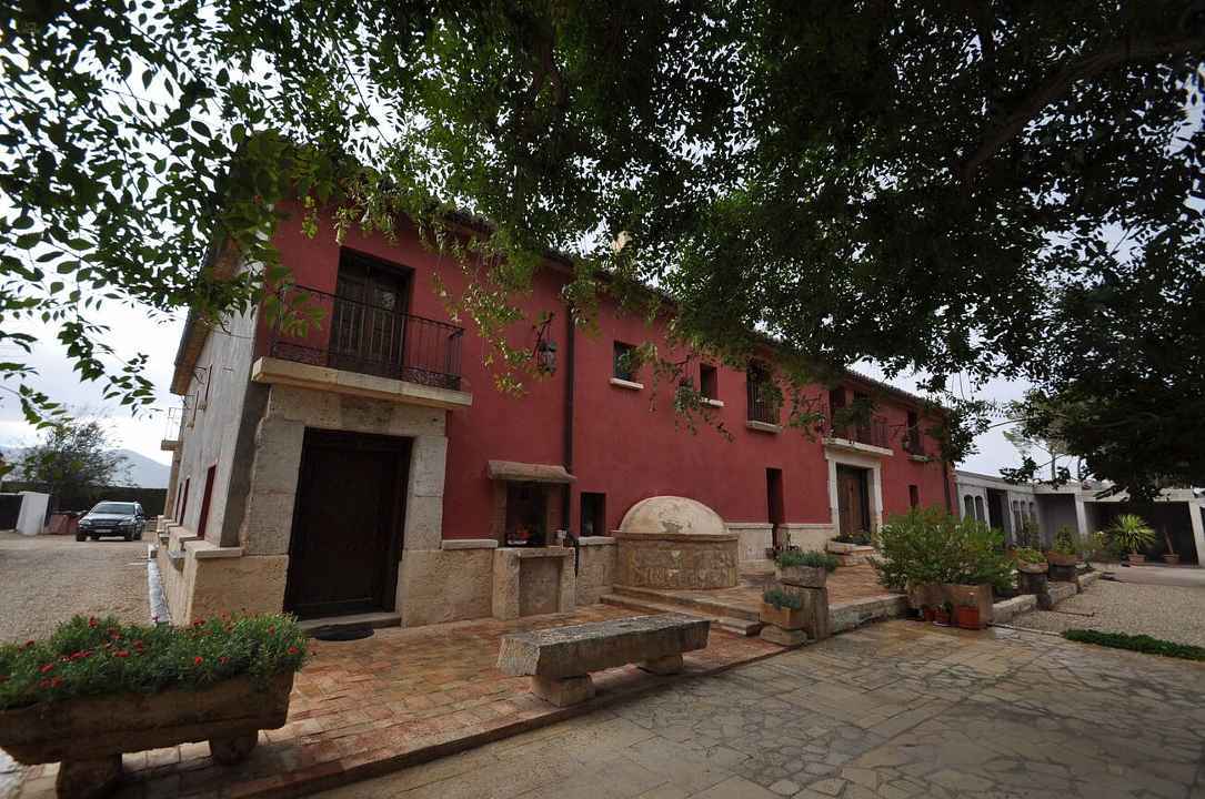 Villa For Sale in Villena, Alicante