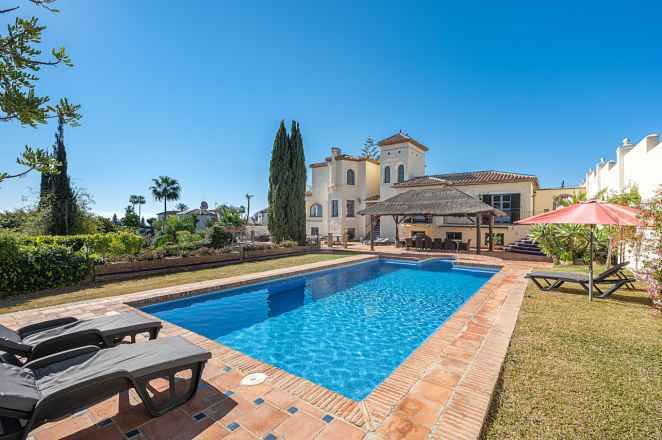 Villa For Sale in Estepona, Málaga