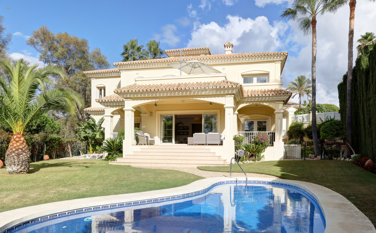 Villa For Sale in Calahonda, Málaga