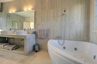 Thumbnail von Villa For Sale in Calahonda, Málaga