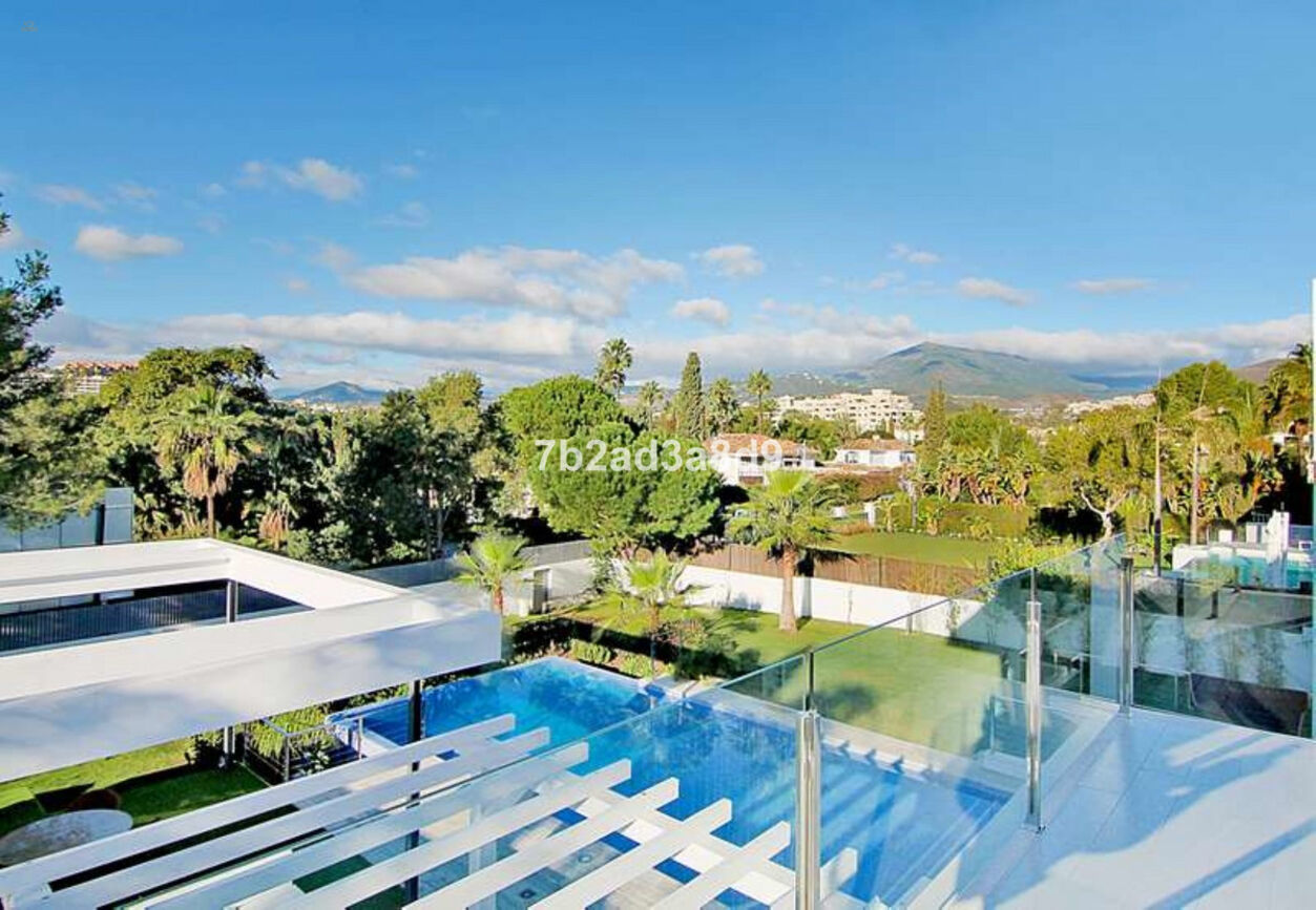 Nueva Andalucía Villa ES134180