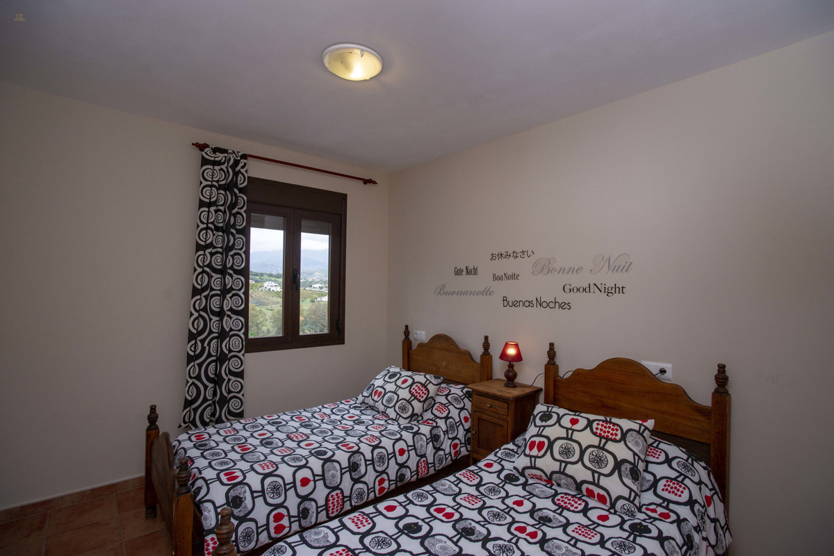 Thumbnail von Commercial Property For Sale in Guaro , Málaga