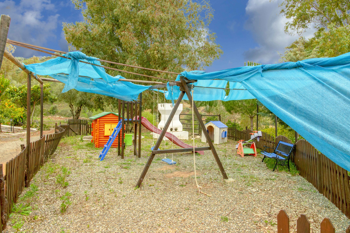 Thumbnail von Commercial Property For Sale in Guaro , Málaga