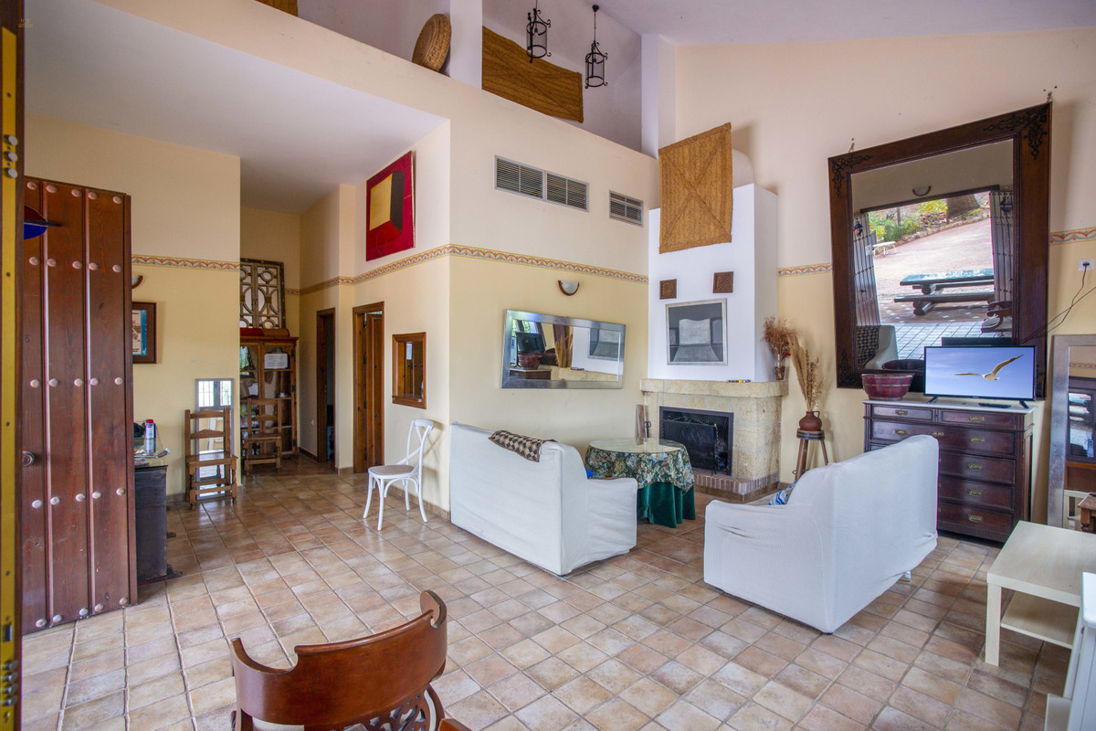 Thumbnail von Commercial Property For Sale in Guaro , Málaga