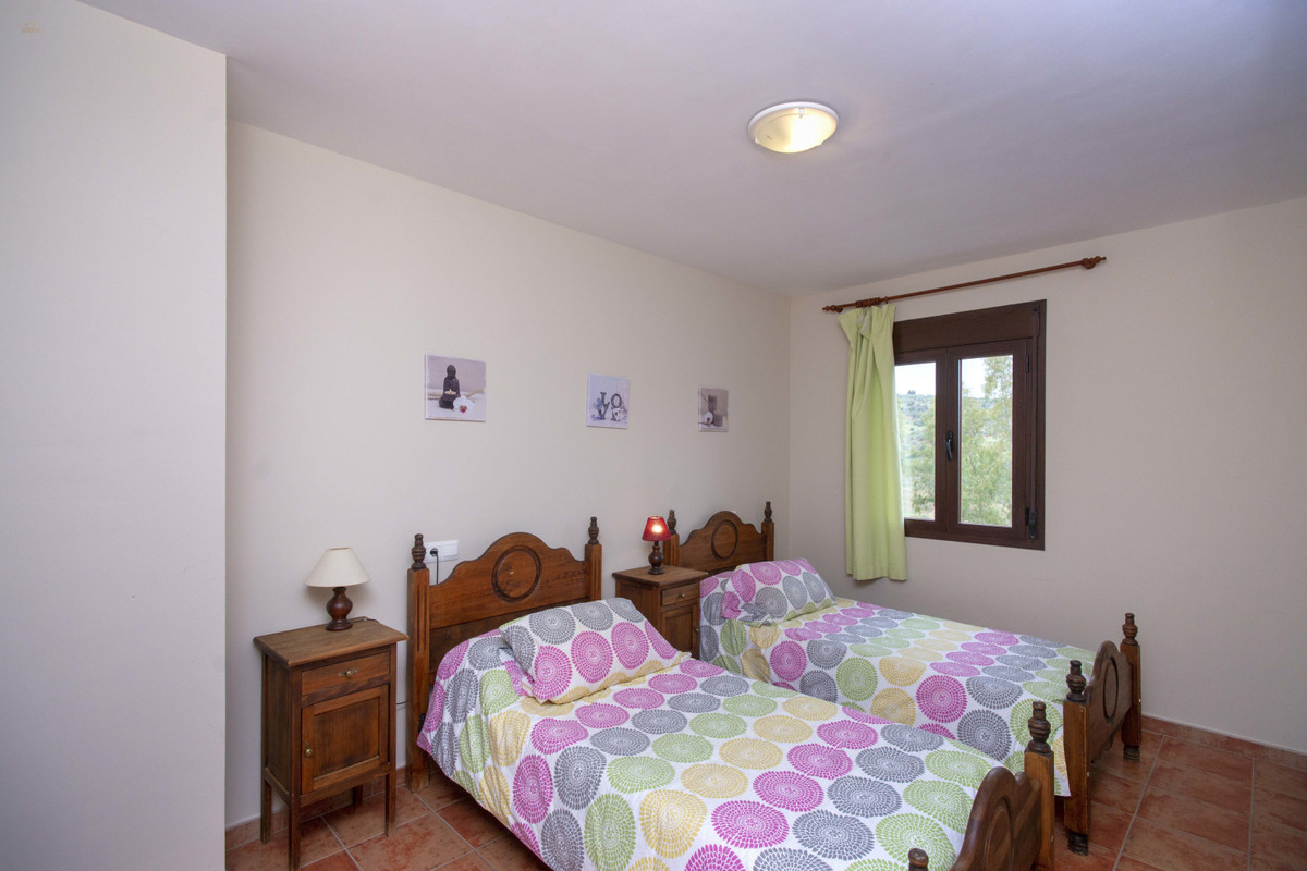 Thumbnail von Commercial Property For Sale in Guaro , Málaga