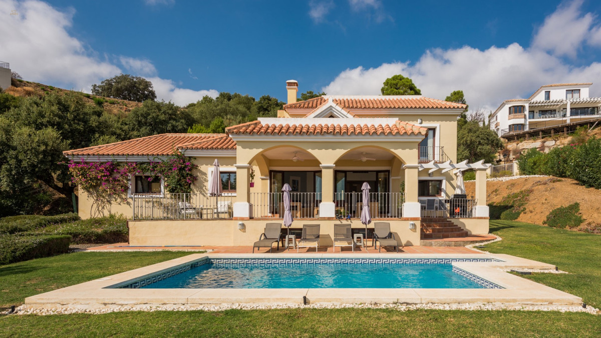 Villa For Sale in Benahavis, Málaga