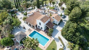 Villa For Sale in Vélez-Málaga, Málaga