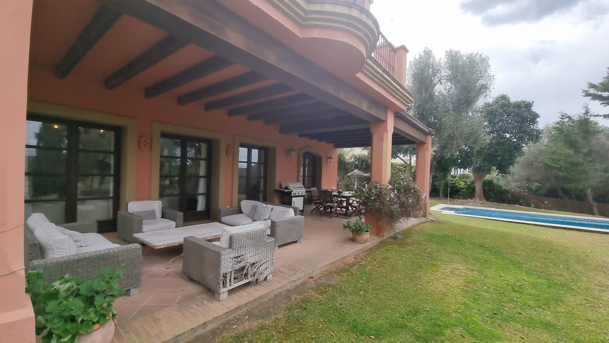 Villa For Sale in San Roque, Cádiz