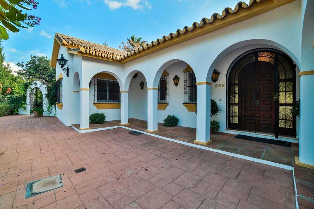 Villa For Sale in el Rosario, Málaga