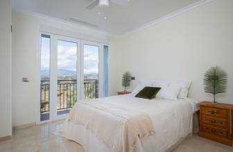 Thumbnail von Villa For Sale in Sierrezuela, Málaga